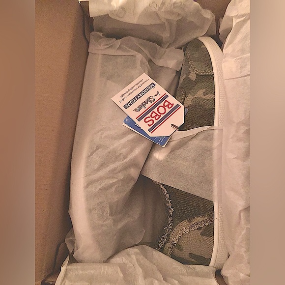 NWT Bobs by Skechers Troop Cute Camouflage Comfort Sneakers - Picture 4 of 7